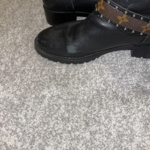 Women’s Louis Vuitton Boots - Picture 8 of 9